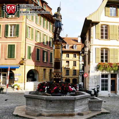 Fontaine de la Justice sur la Place du Bourg